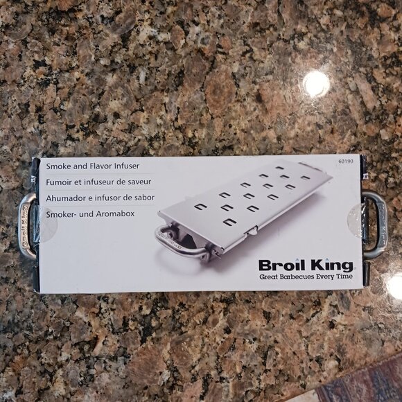 Broil King Imperial Smoker Box - BBQ Flavor Enhancer - NIB! - Picture 1 of 5